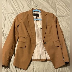 Banana Republic brown suit jacket. Brand new, never worn. Size: 0 Petite